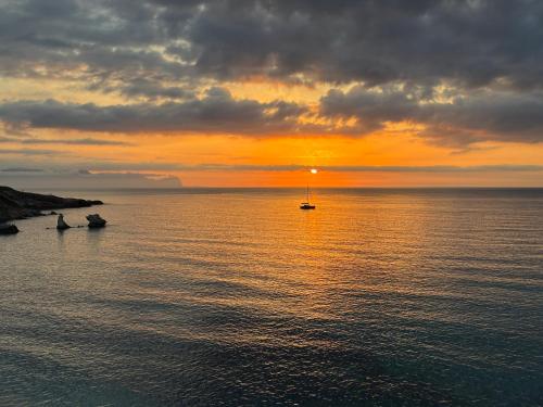 Il tramonto magnifico sul golfo di Terrasini