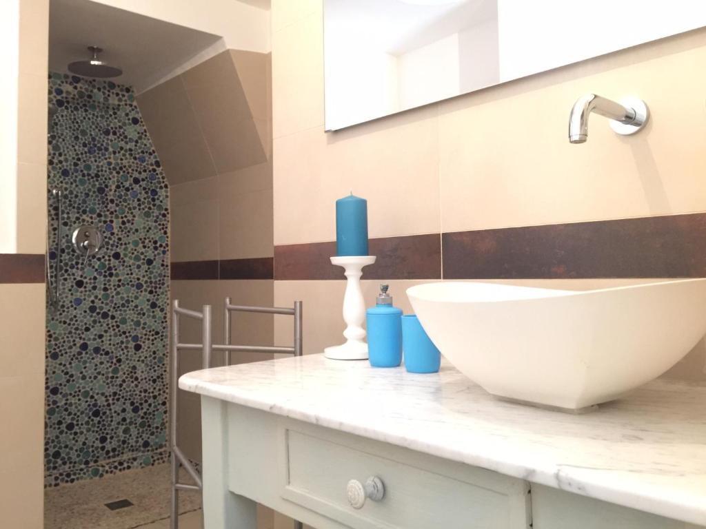 Il bagno di Zagara con doccia in mosaico
