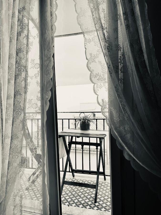 Il balconcino di Zagara con la tenda sul golfo di Terrasini